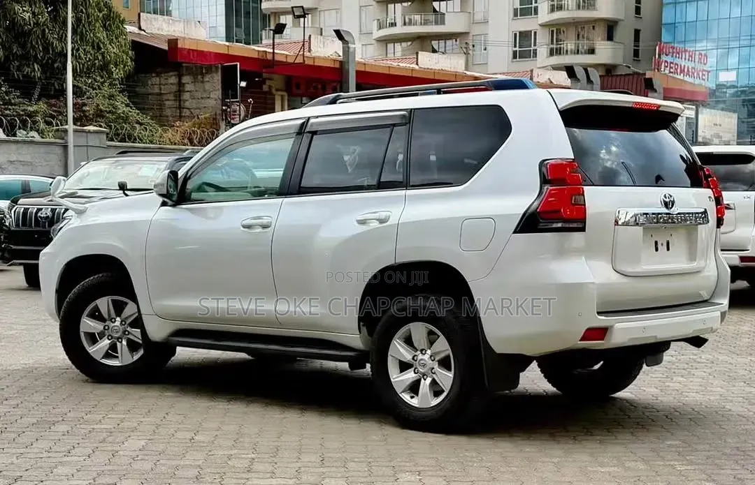 Toyota Land Cruiser Prado 2.8 2021 White