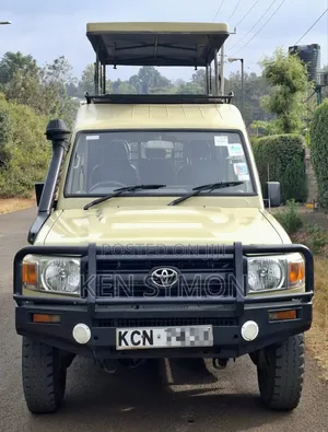 Toyota Land Cruiser 2017 Gold