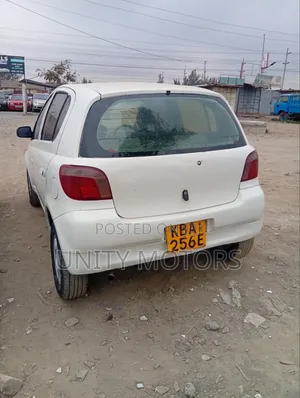 Toyota Vitz 2002 White