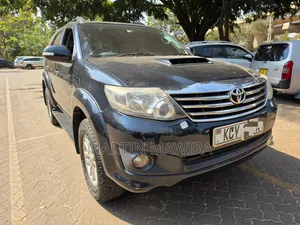 Toyota Fortuner 2013 Black