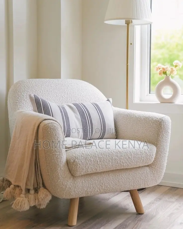 Accent Chair; Elegant Bedroom Accent Chair With Cushioned Seat