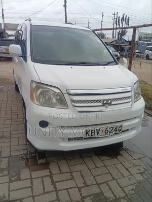 Toyota Noah 2006 White