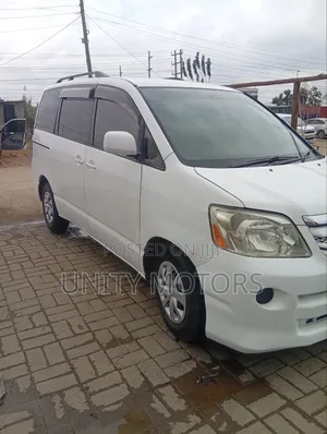 Toyota Noah 2006 White