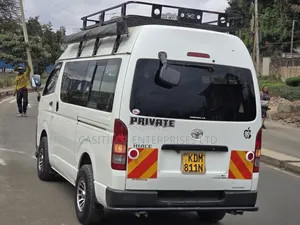 Toyota HiAce 2016 White