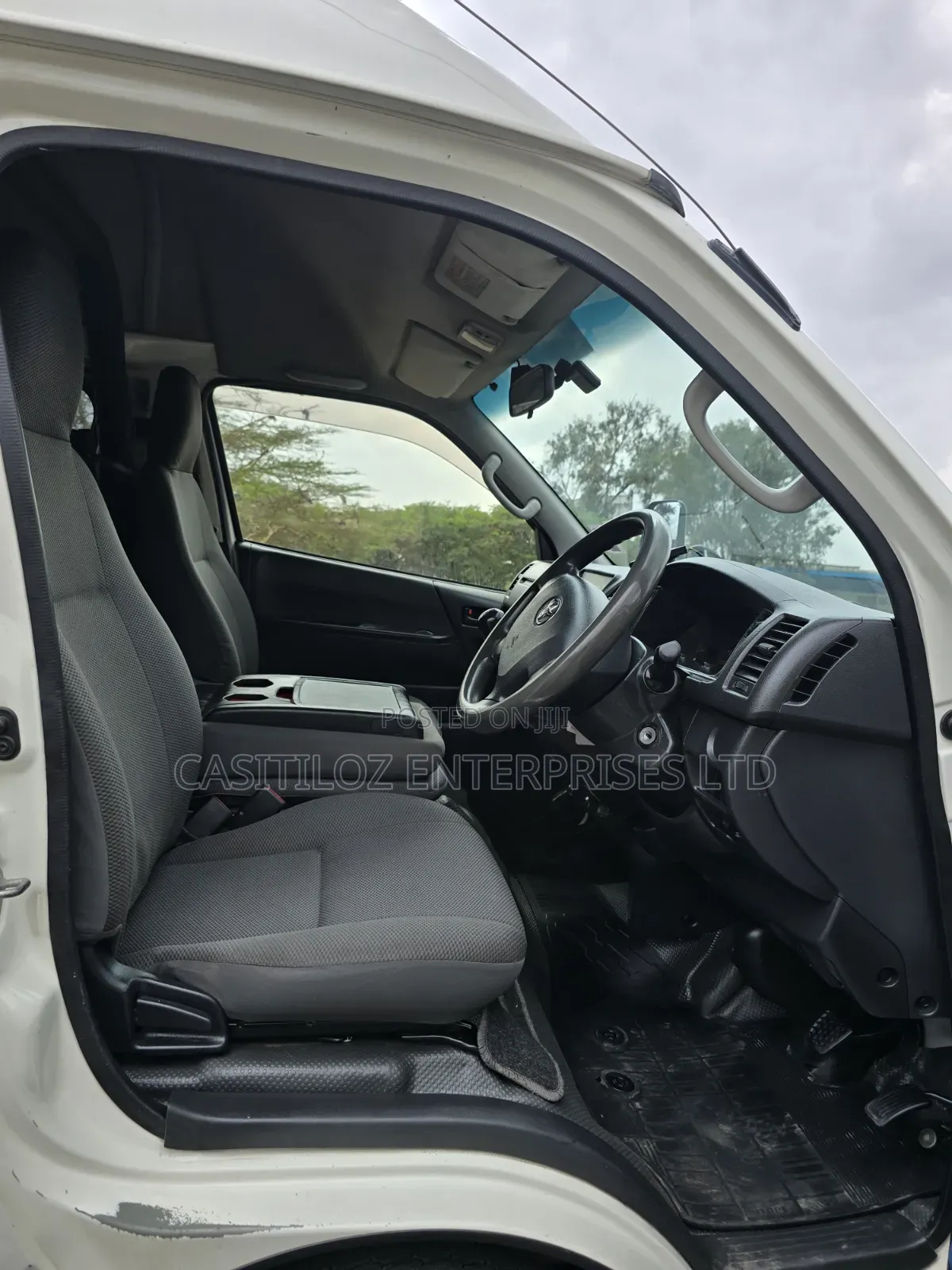 Toyota HiAce 2016 White