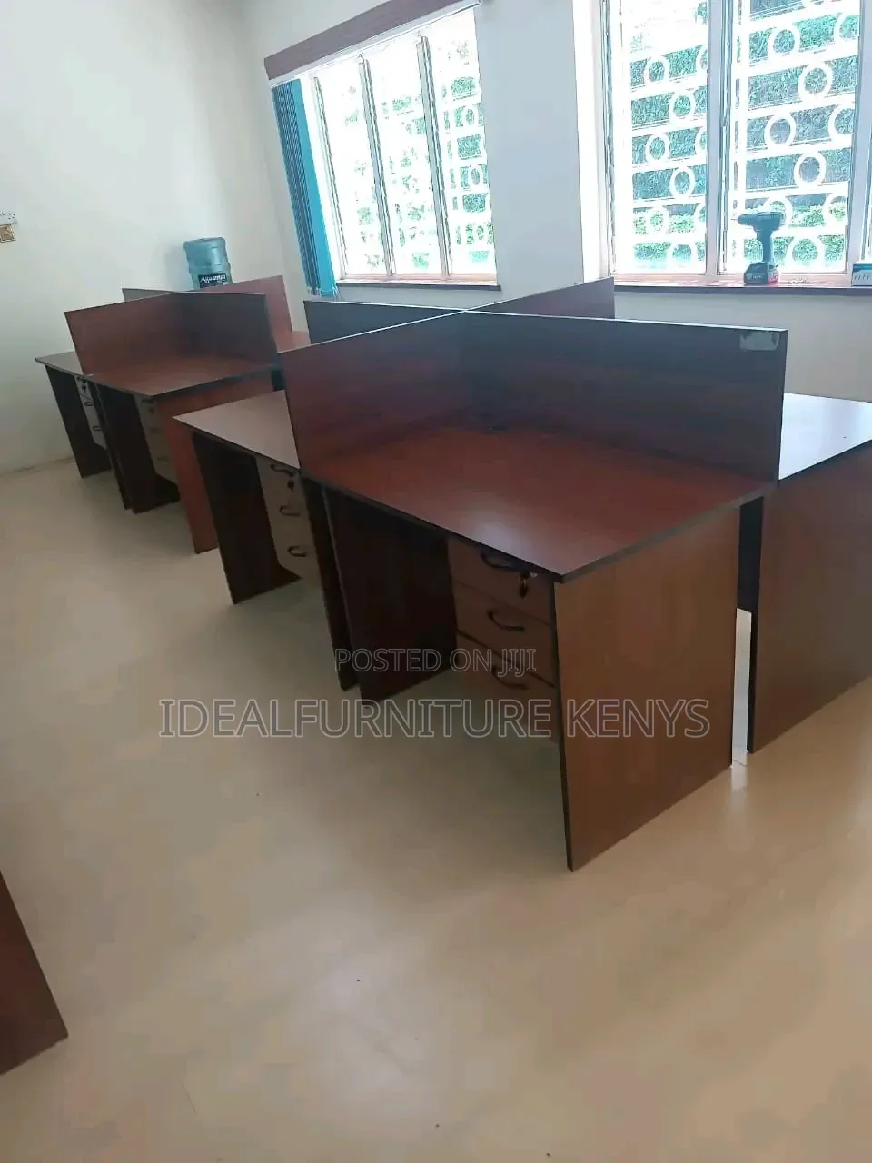 2m Working Station