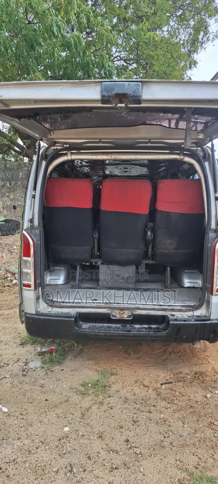 Toyota HiAce 2016 Silver
