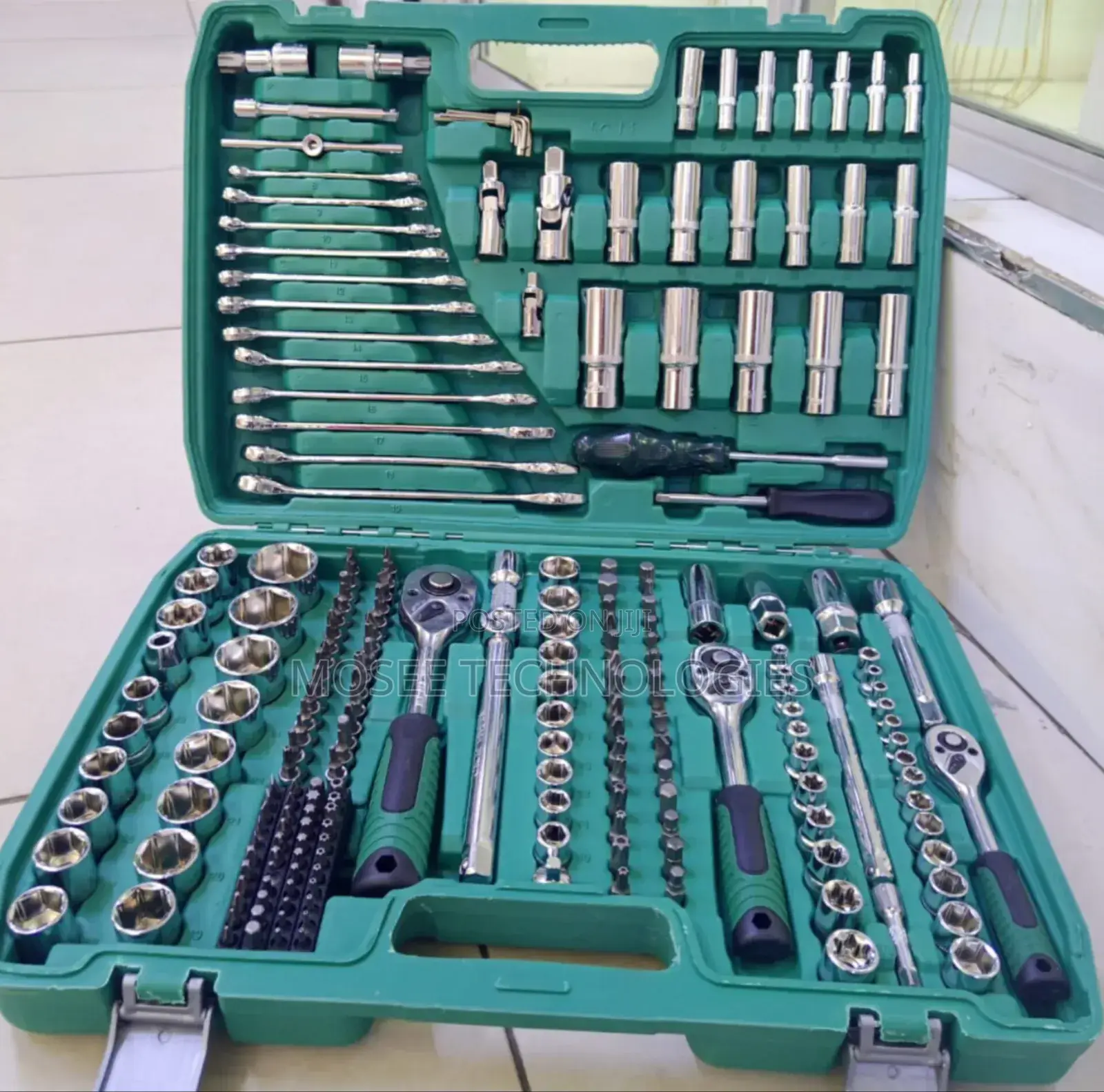 216-Piece Heavy-Duty Socket & Hand Tool Set
