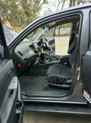 Toyota Hilux 2014 Gray