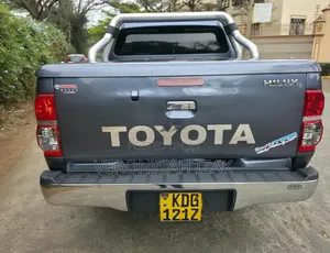 Toyota Hilux 2014 Gray