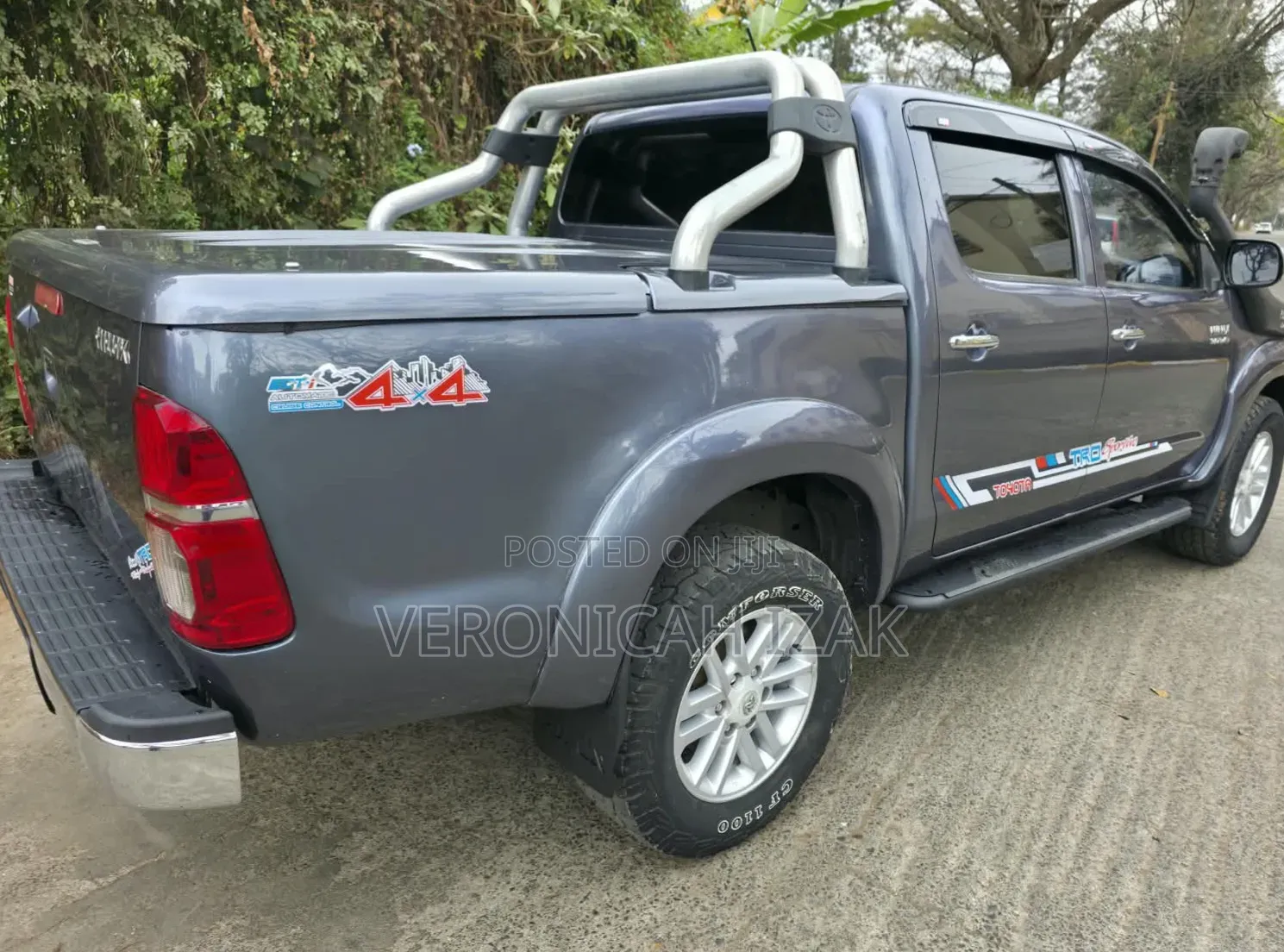 Toyota Hilux 2014 Gray