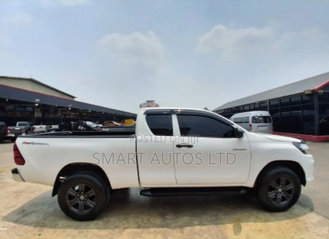 Toyota Hilux Revo Smart Cab Deisel 2.4 RWD 2019 White