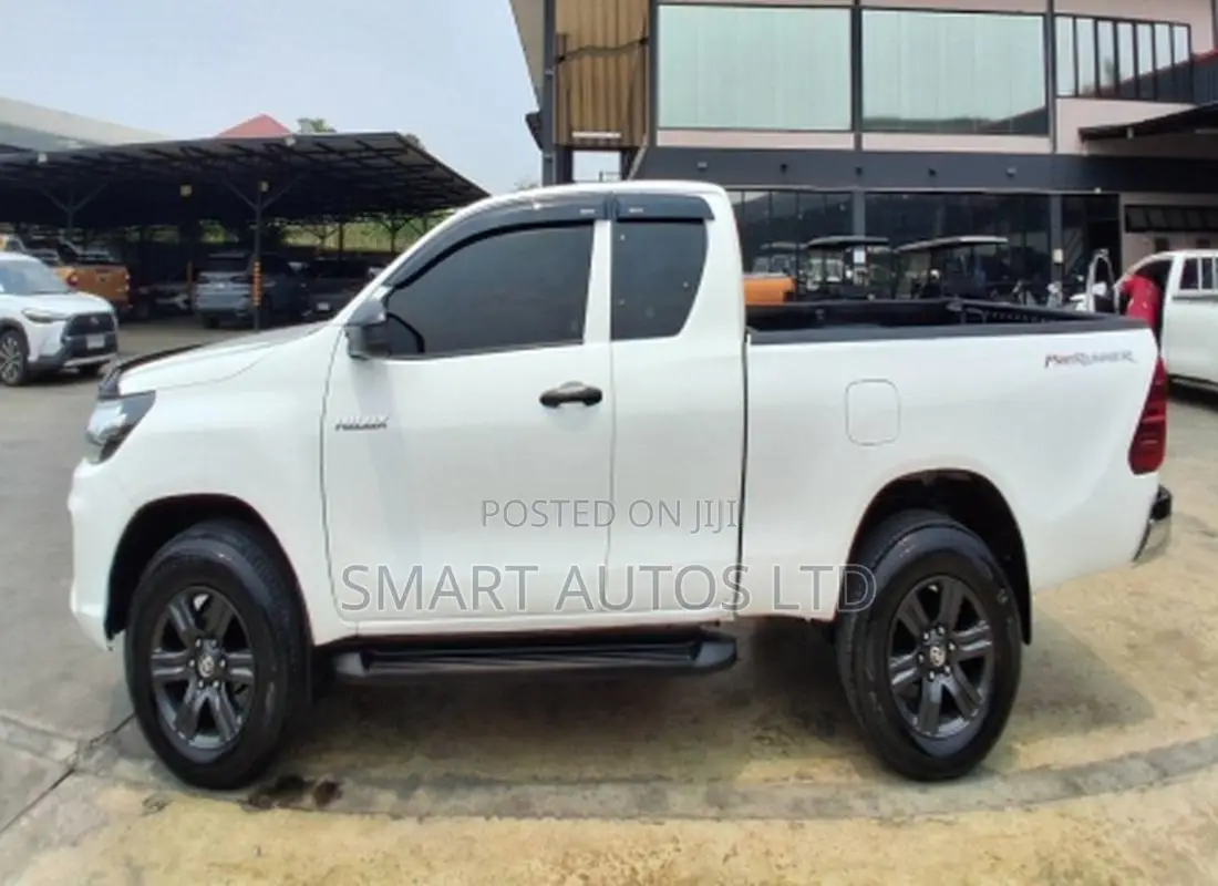 Toyota Hilux Revo Smart Cab Deisel 2.4 RWD 2019 White