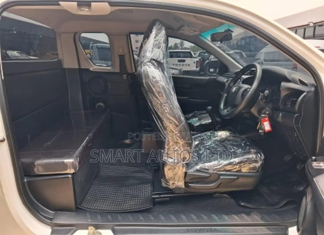 Toyota Hilux Revo Smart Cab Deisel 2.4 RWD 2019 White