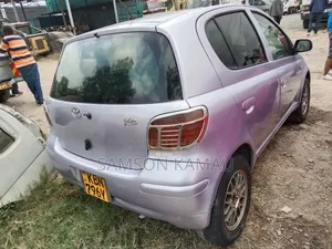 Toyota Vitz 2006 Silver