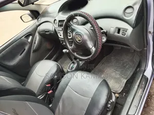 Toyota Vitz 2006 Silver