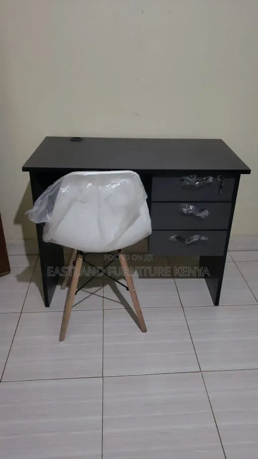 Gray 1m Desk and Eames