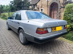 Mercedes-Benz 200E 1992 Silver