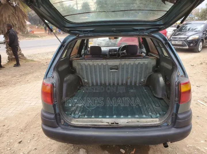 Toyota Caldina 2000 Blue