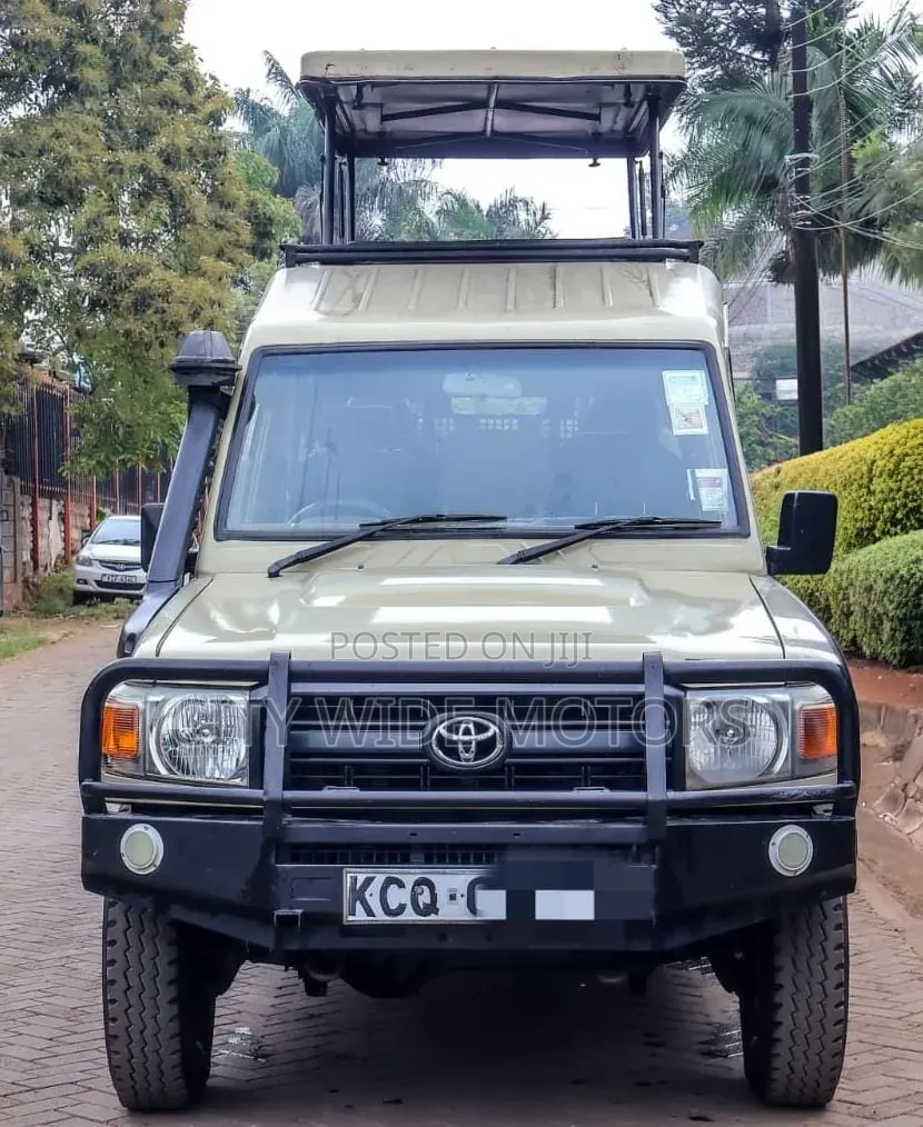 Toyota Land Cruiser 2017 Beige