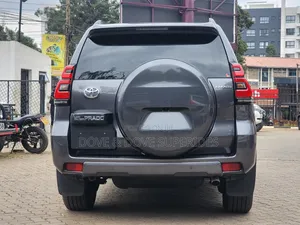 Toyota Land Cruiser Prado Kakadu 2019 Gray