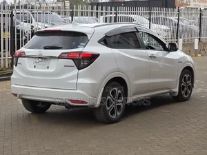 Honda Vezel 2019 Silver