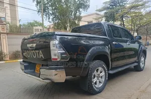 Toyota Hilux Revo Double Cab Deisel 2.8 AWD 2018 Gray