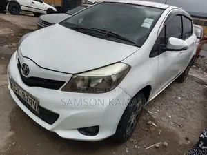 Toyota Vitz 2012 White