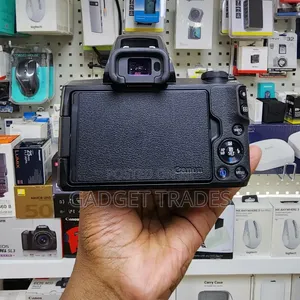 Canon EOS M50 Mirrorless Camera With 15-45mm Lens Video Creator Kit