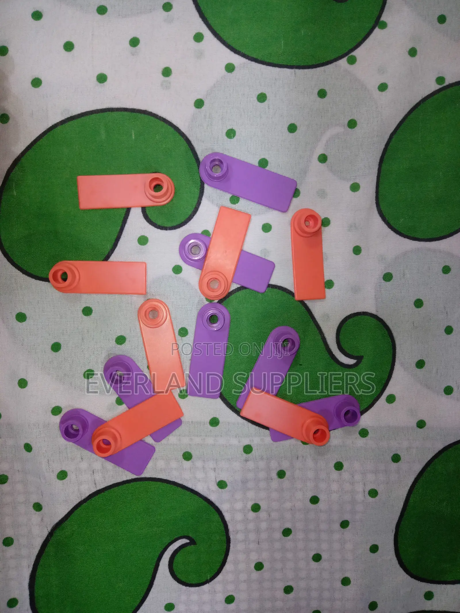 Ear Tags - Farm-Friendly (100 Pieces)