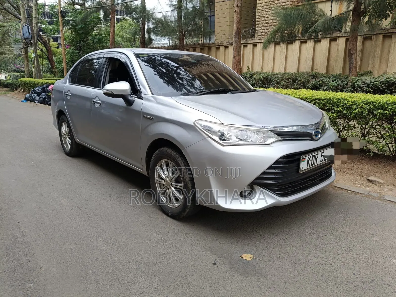 Toyota Axio 1.5 Hybrid 2WD 2017 Silver