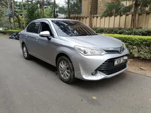 Toyota Axio 1.5 Hybrid 2WD 2017 Silver
