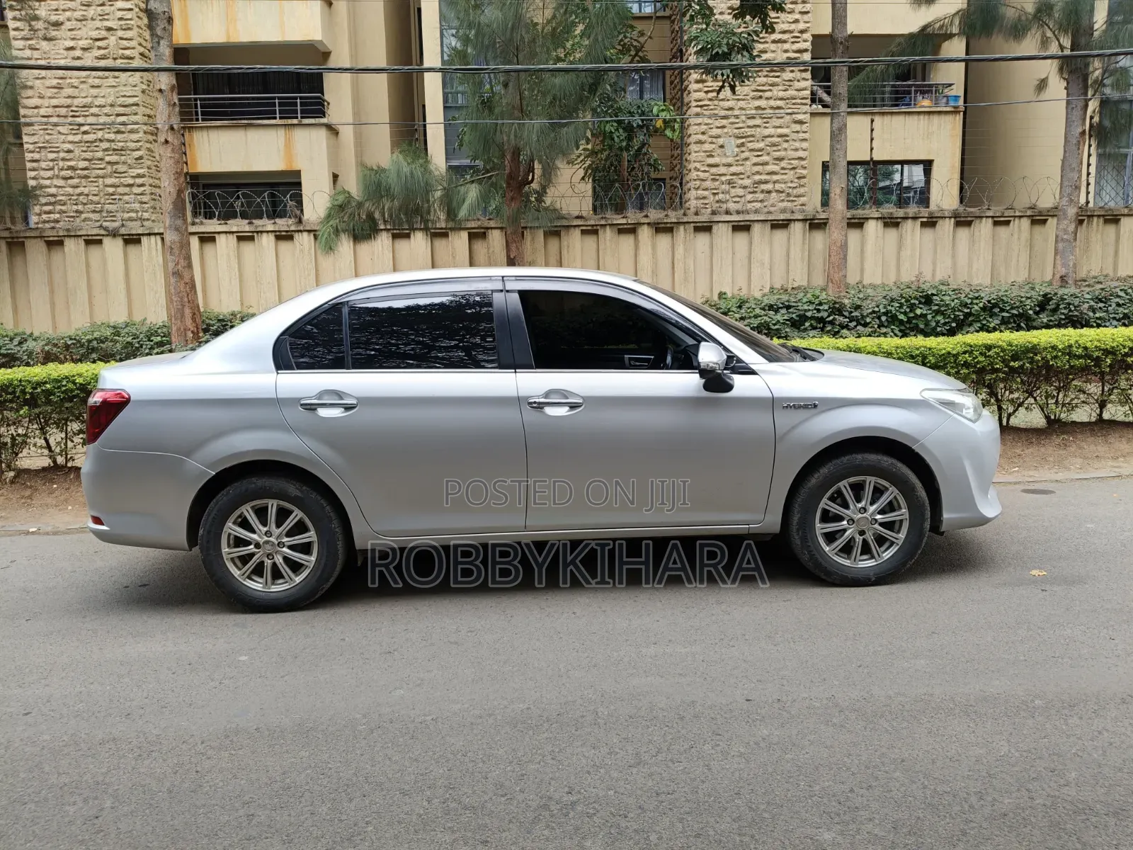 Toyota Axio 1.5 Hybrid 2WD 2017 Silver