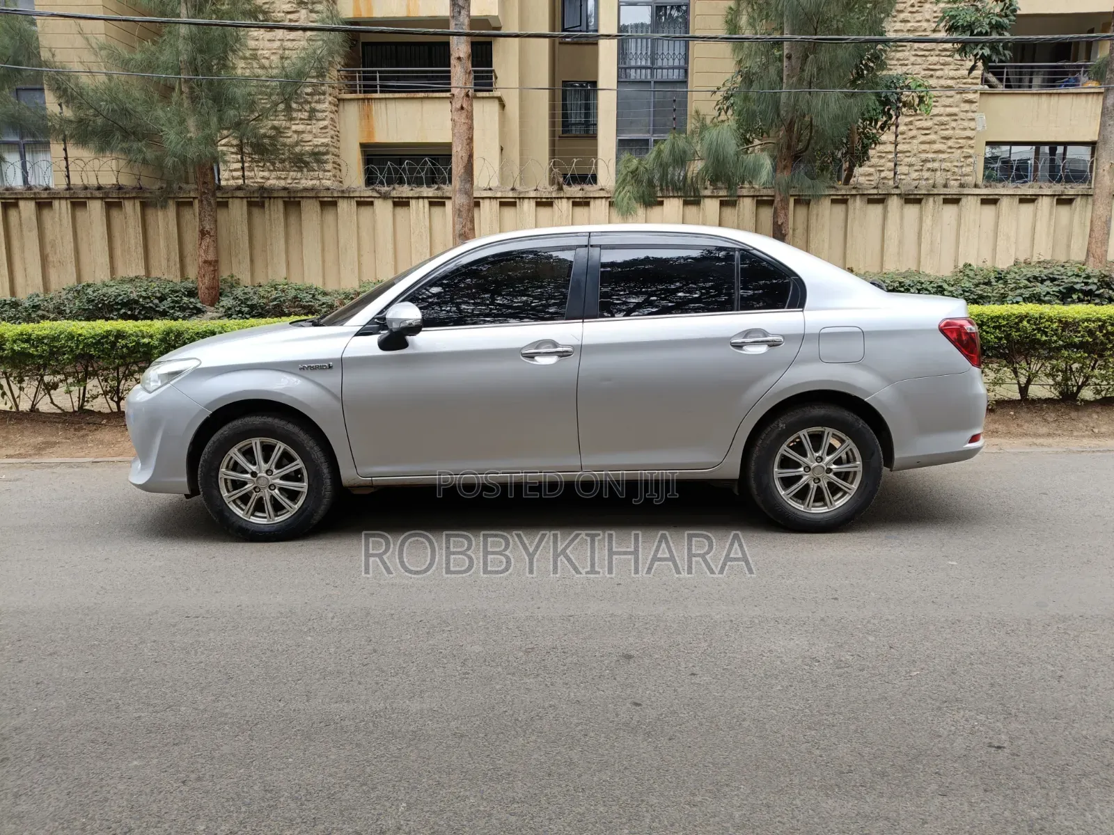 Toyota Axio 1.5 Hybrid 2WD 2017 Silver