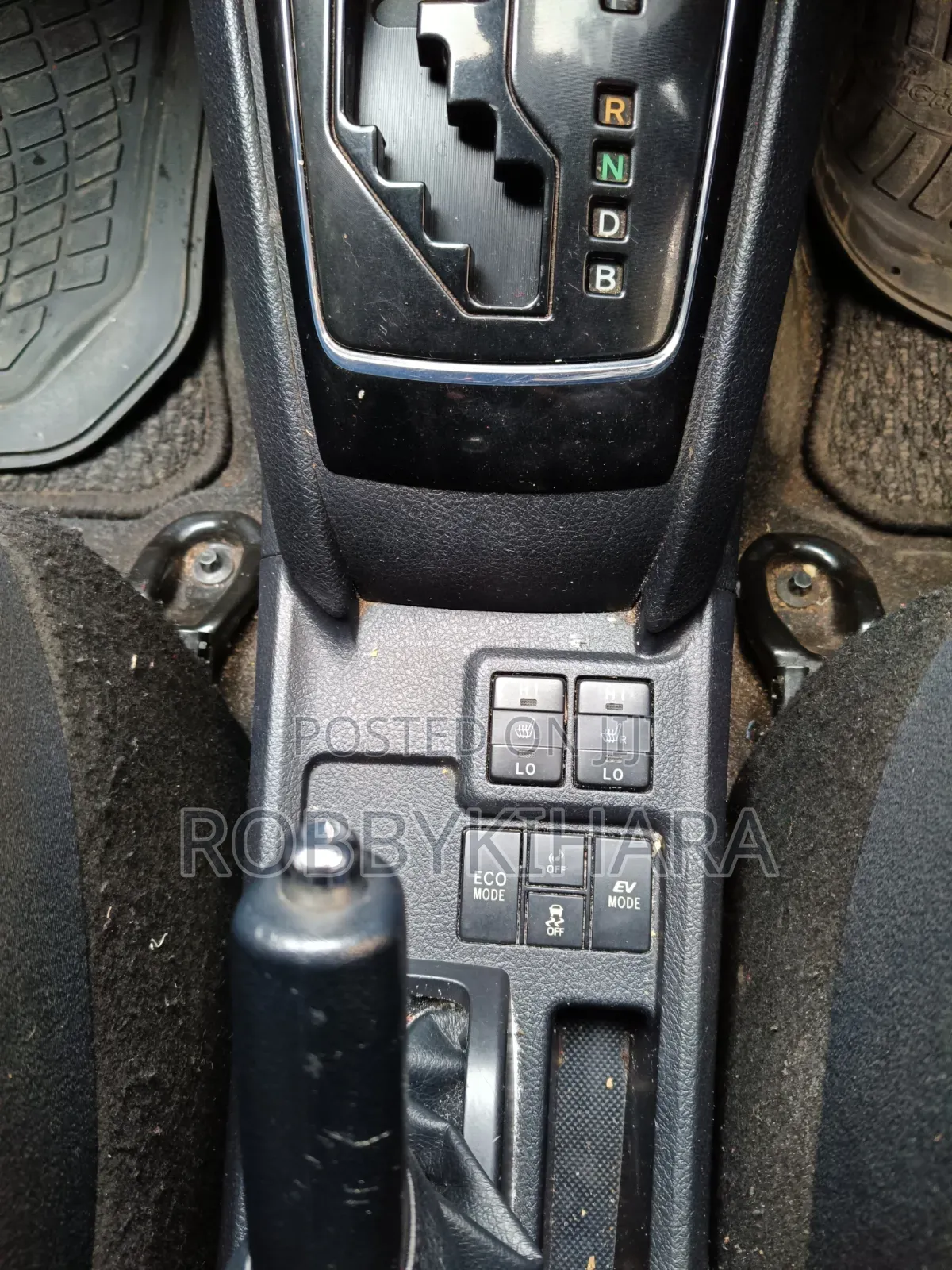 Toyota Axio 1.5 Hybrid 2WD 2017 Silver