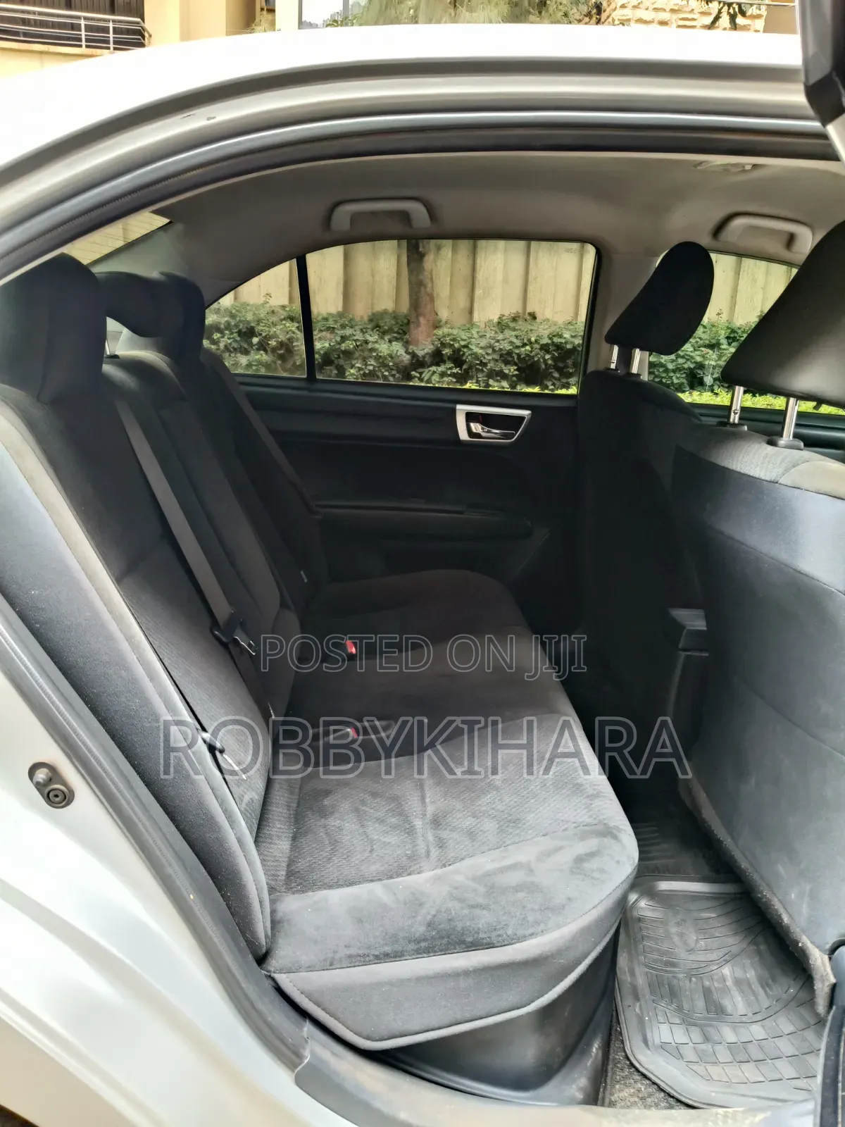 Toyota Axio 1.5 Hybrid 2WD 2017 Silver