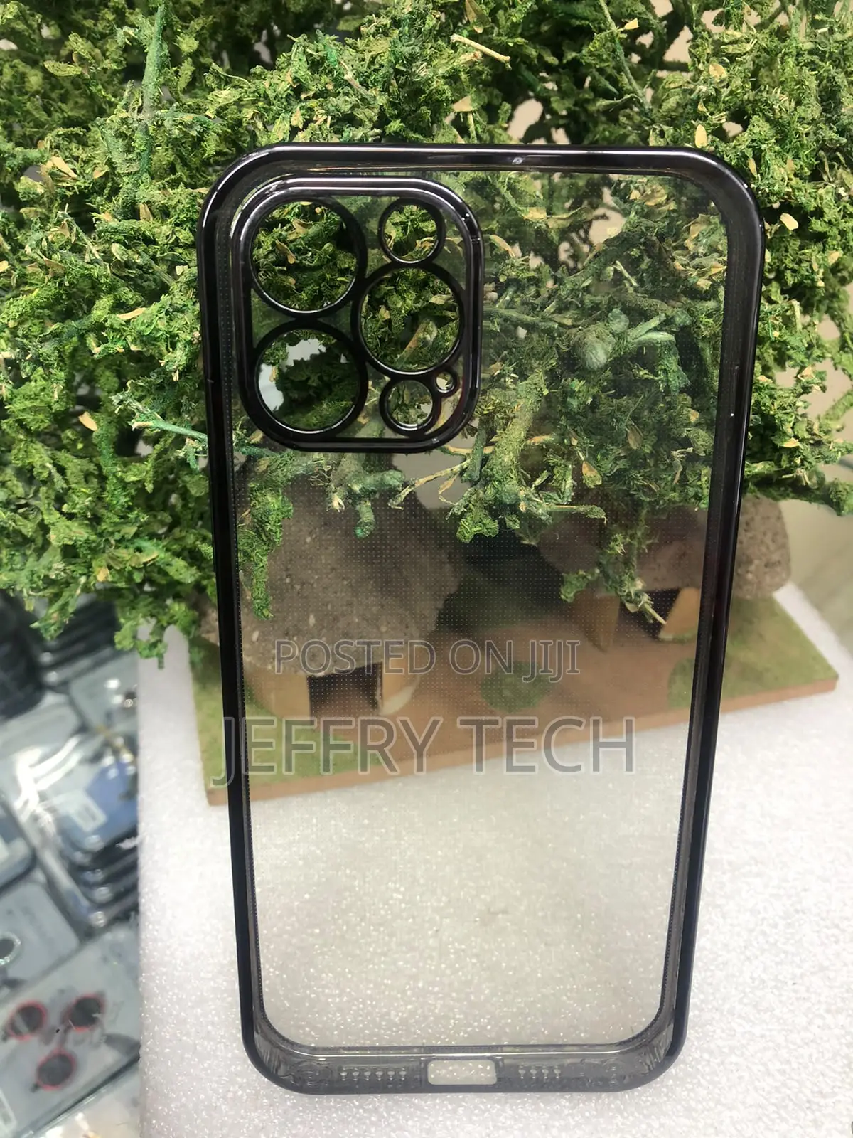 Clear Smartphone Cover Featuring a Black Protectivee iPhone 13 Pro