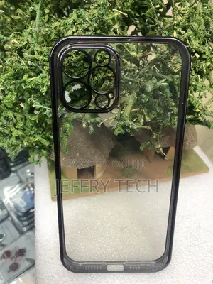 Clear Smartphone Cover Featuring a Black Protectivee iPhone 13 Pro