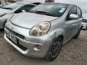 Toyota Passo 2011 Silver