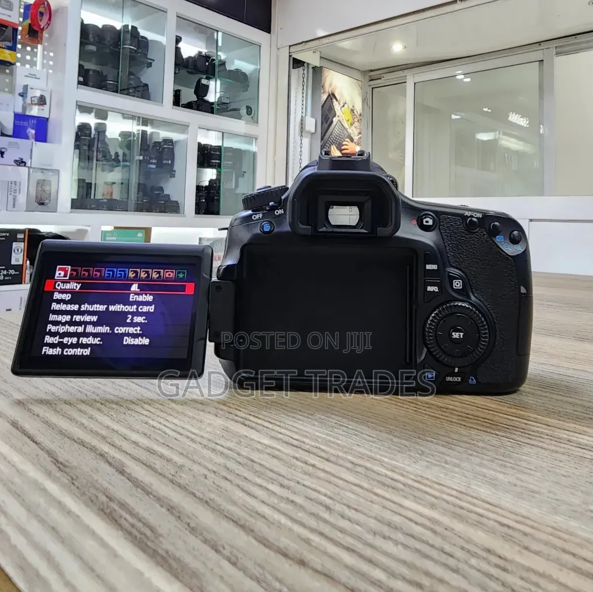 Canon Eos 60D Body and 18-55mm Kit Lens