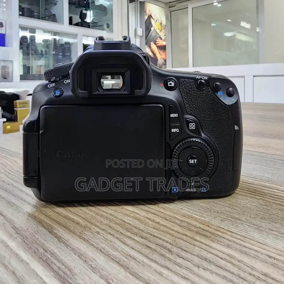 Canon Eos 60D Body and 18-55mm Kit Lens