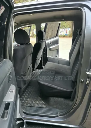 Toyota Hilux 2014 Gray