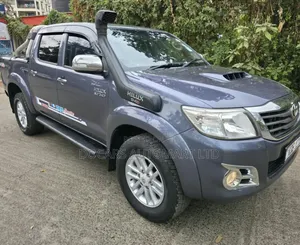 Toyota Hilux 2014 Gray