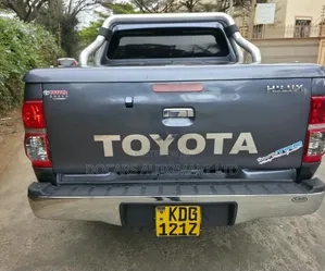 Toyota Hilux 2014 Gray
