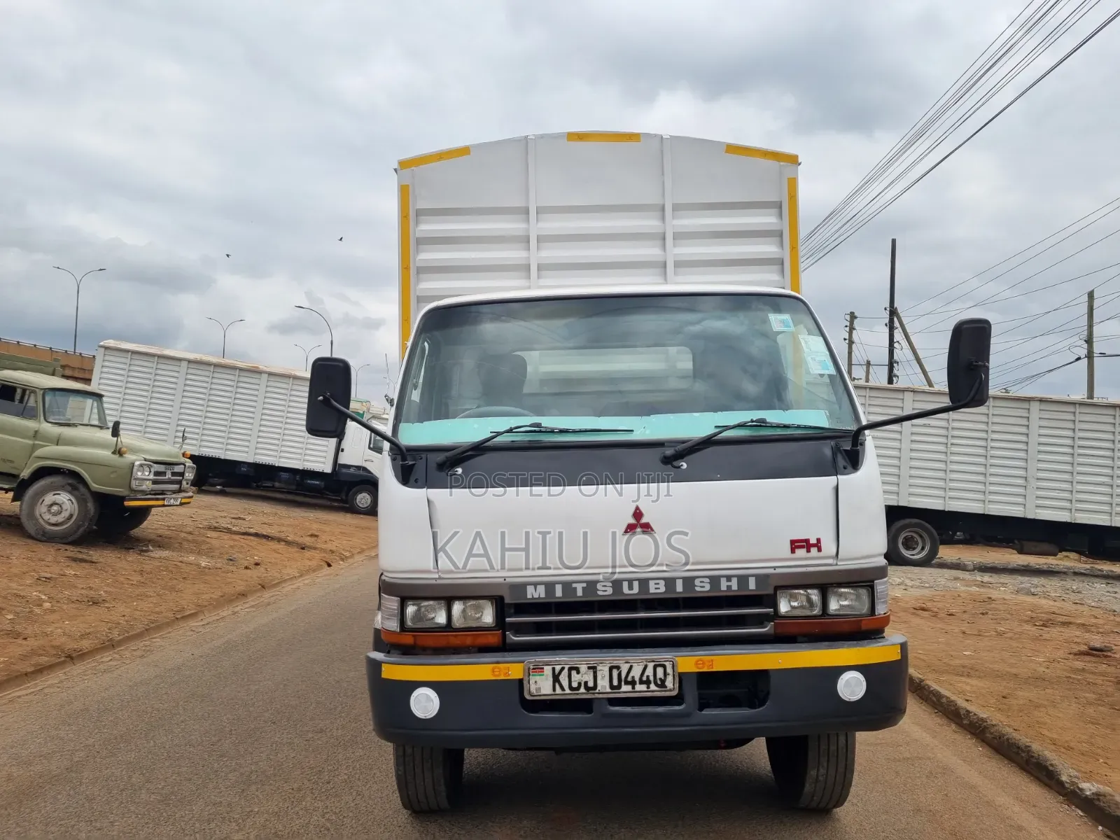 Mitsubishi FH 2017 White