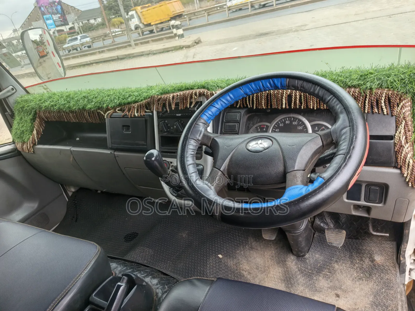 Mitsubishi Canter 33