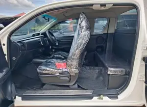 Toyota Hilux Revo Smart Cab Deisel 2.4 RWD 2019 Off white