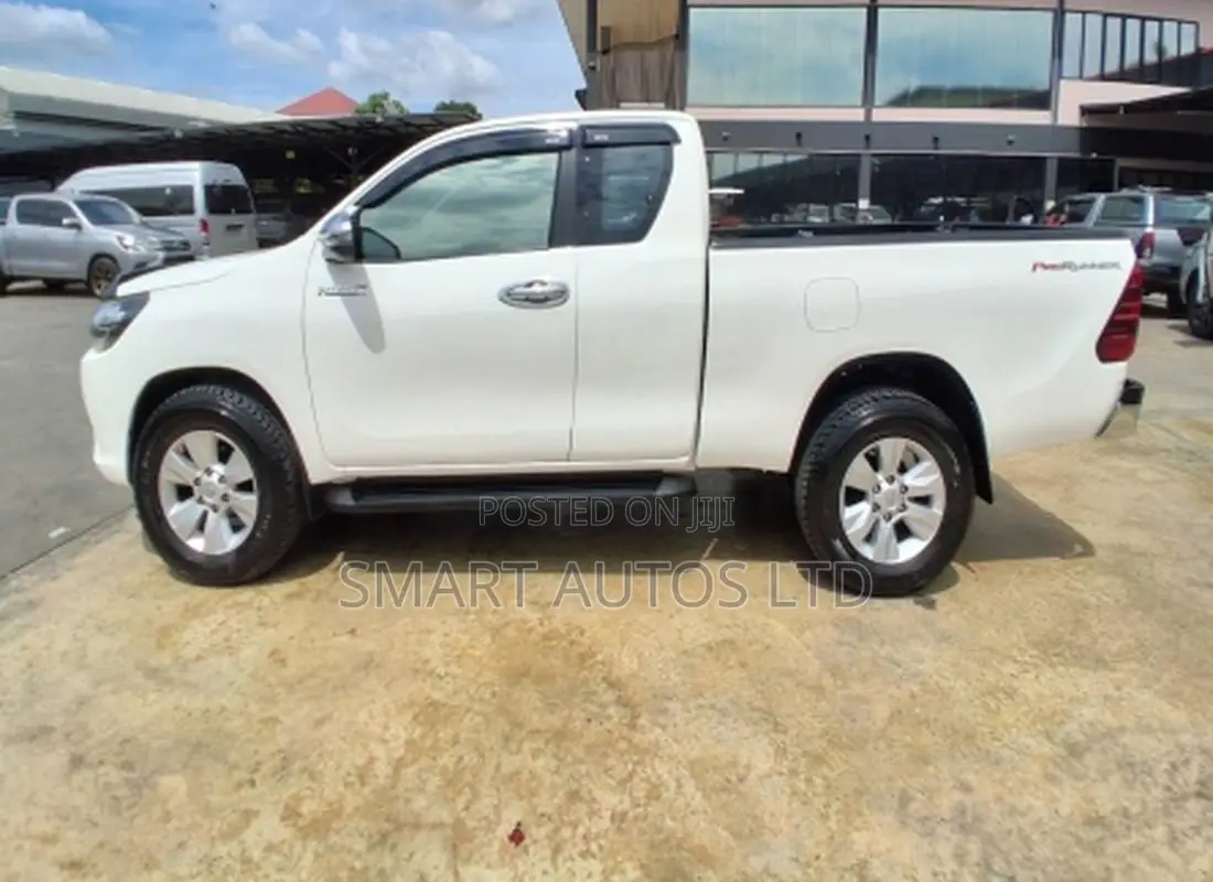 Toyota Hilux Revo Smart Cab Deisel 2.4 RWD 2019 Off white
