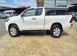 Toyota Hilux Revo Smart Cab Deisel 2.4 RWD 2019 Off white
