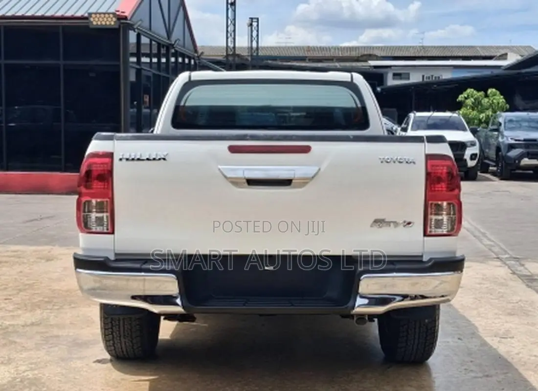 Toyota Hilux Revo Smart Cab Deisel 2.4 RWD 2019 Off white